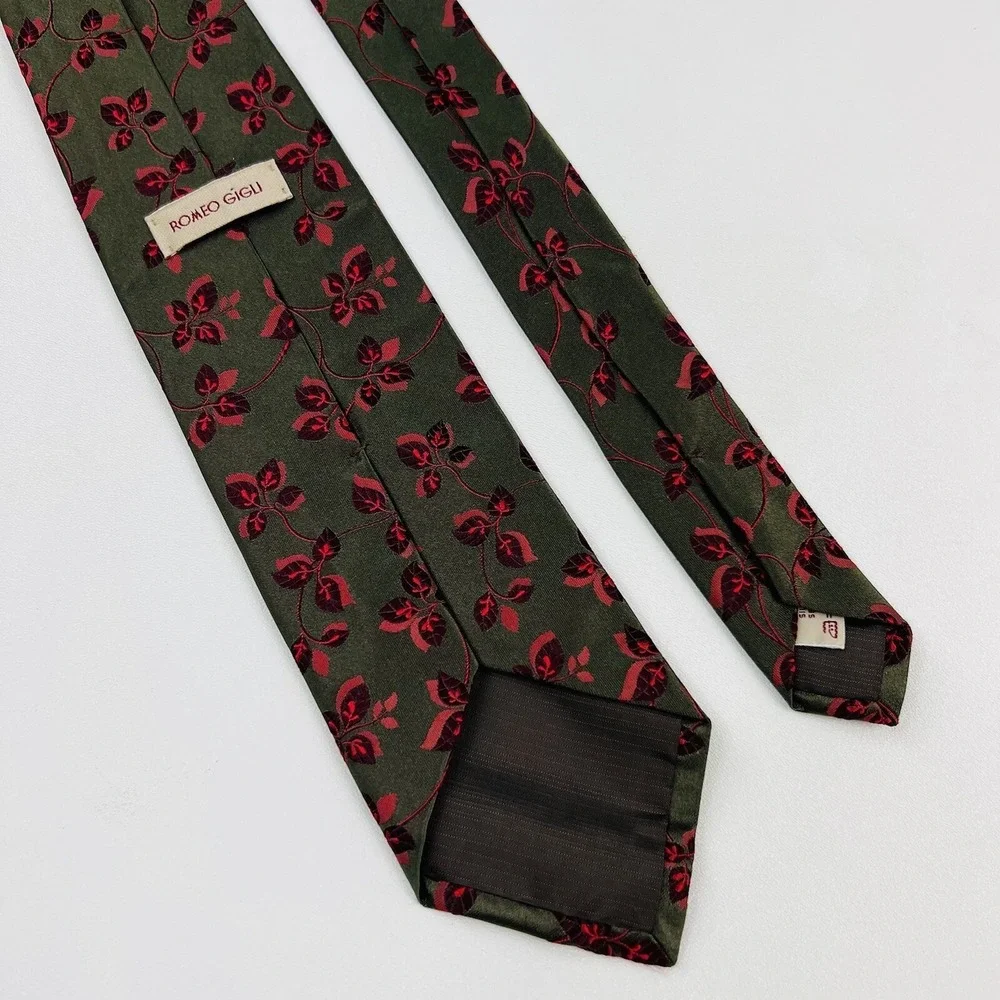 Romeo Gigli Greenish Gray w/ Red Floral Print Embroidered Silk Tie Mens 3.5